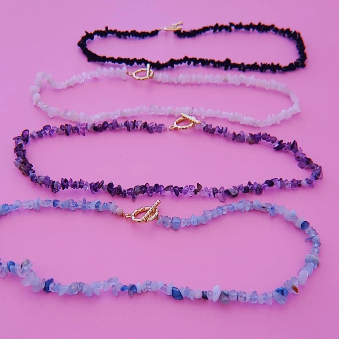 COLLIER ORNÉ DE CRISTAUX