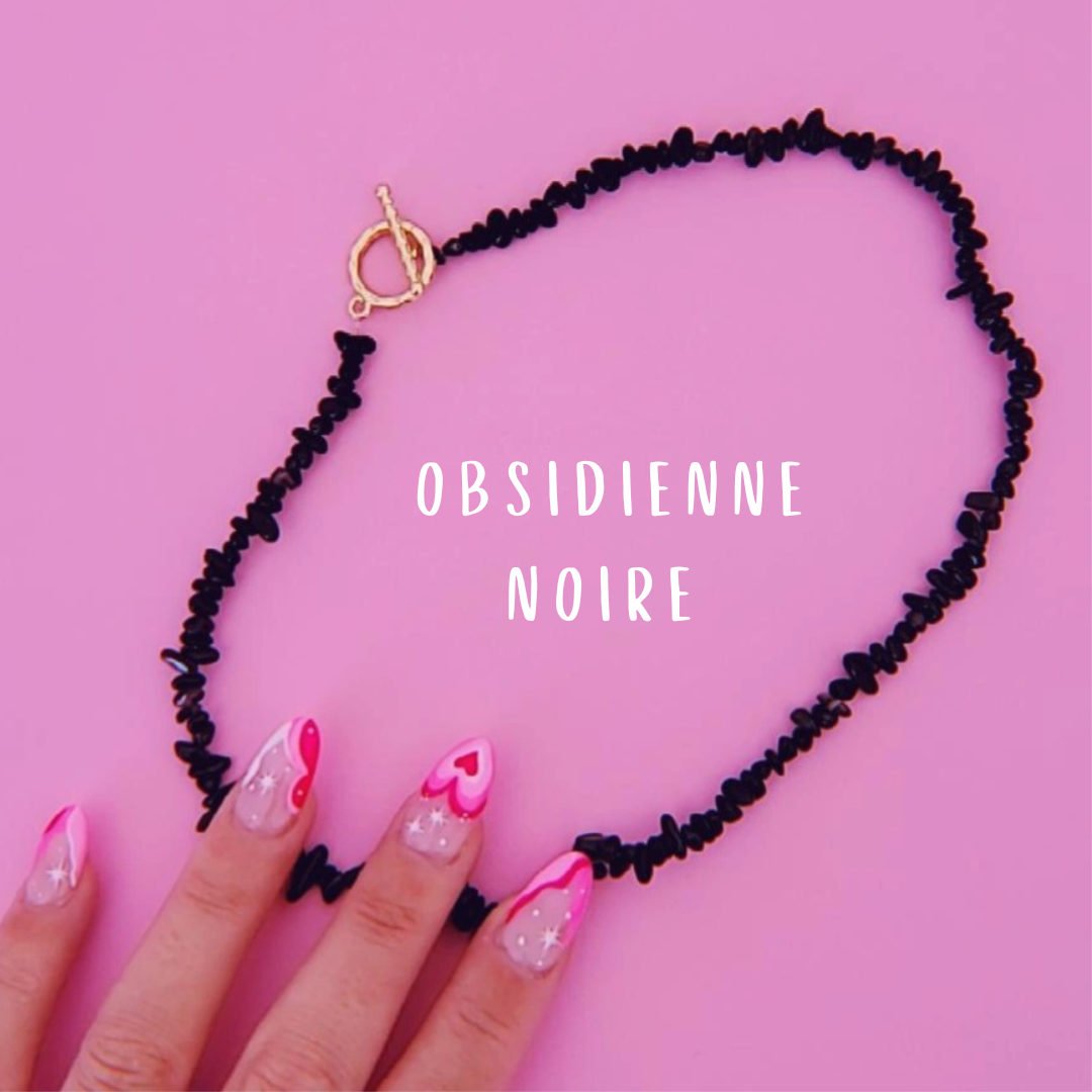 COLLIER ORNÉ DE CRISTAUX