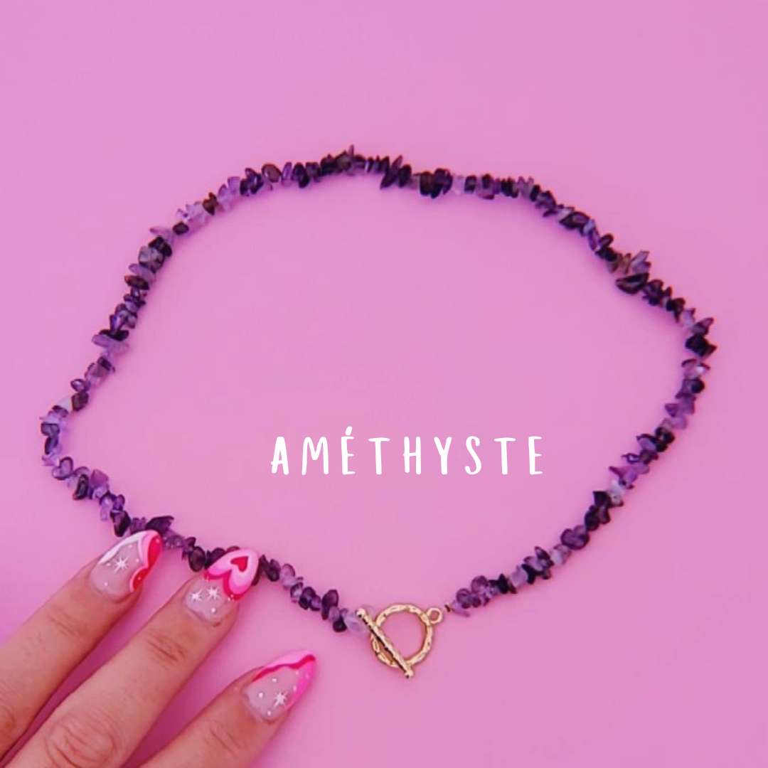 COLLIER ORNÉ DE CRISTAUX