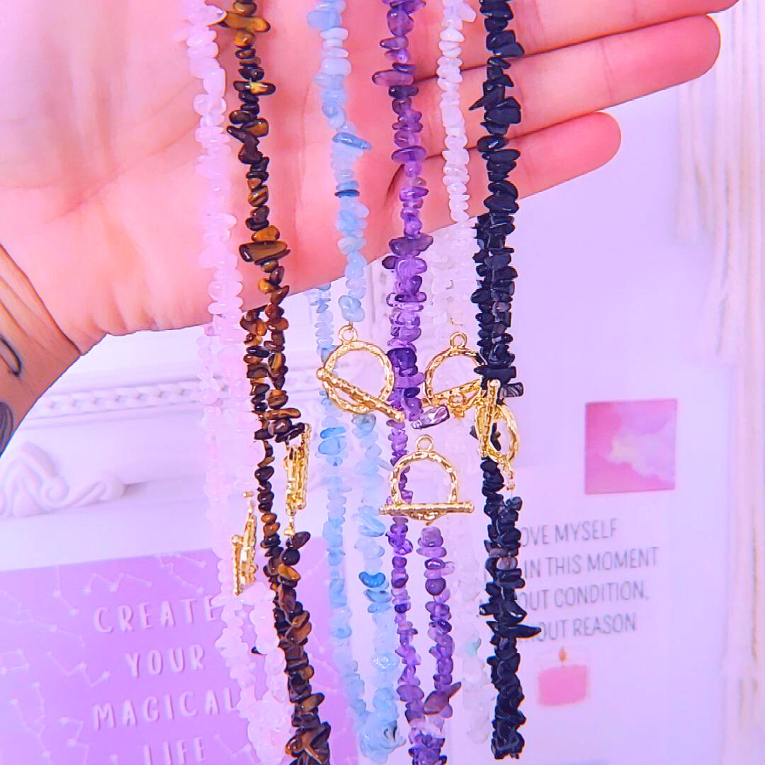 COLLIER ORNÉ DE CRISTAUX