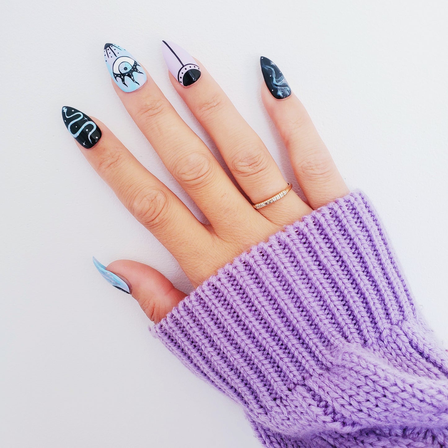 WITCHY PRESS ON NAILS KIT