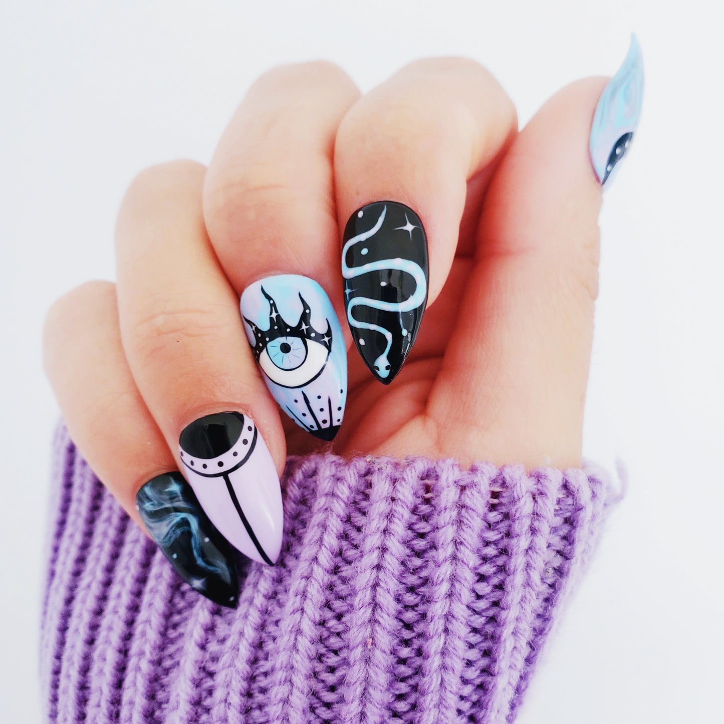 WITCHY PRESS ON NAILS KIT